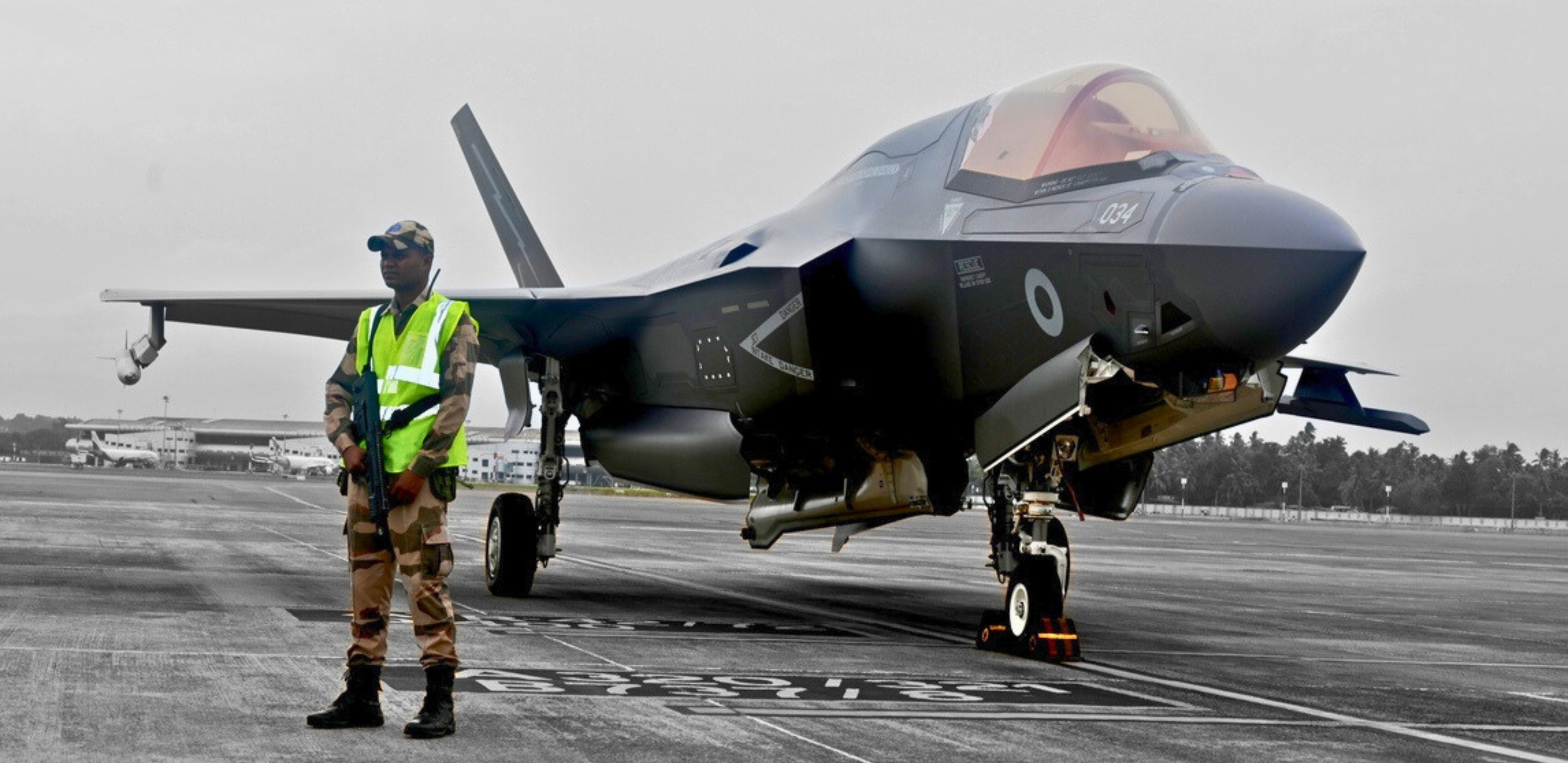 केरल में फंसा फाइटर जेट F-35B नहीं हुआ ठीक