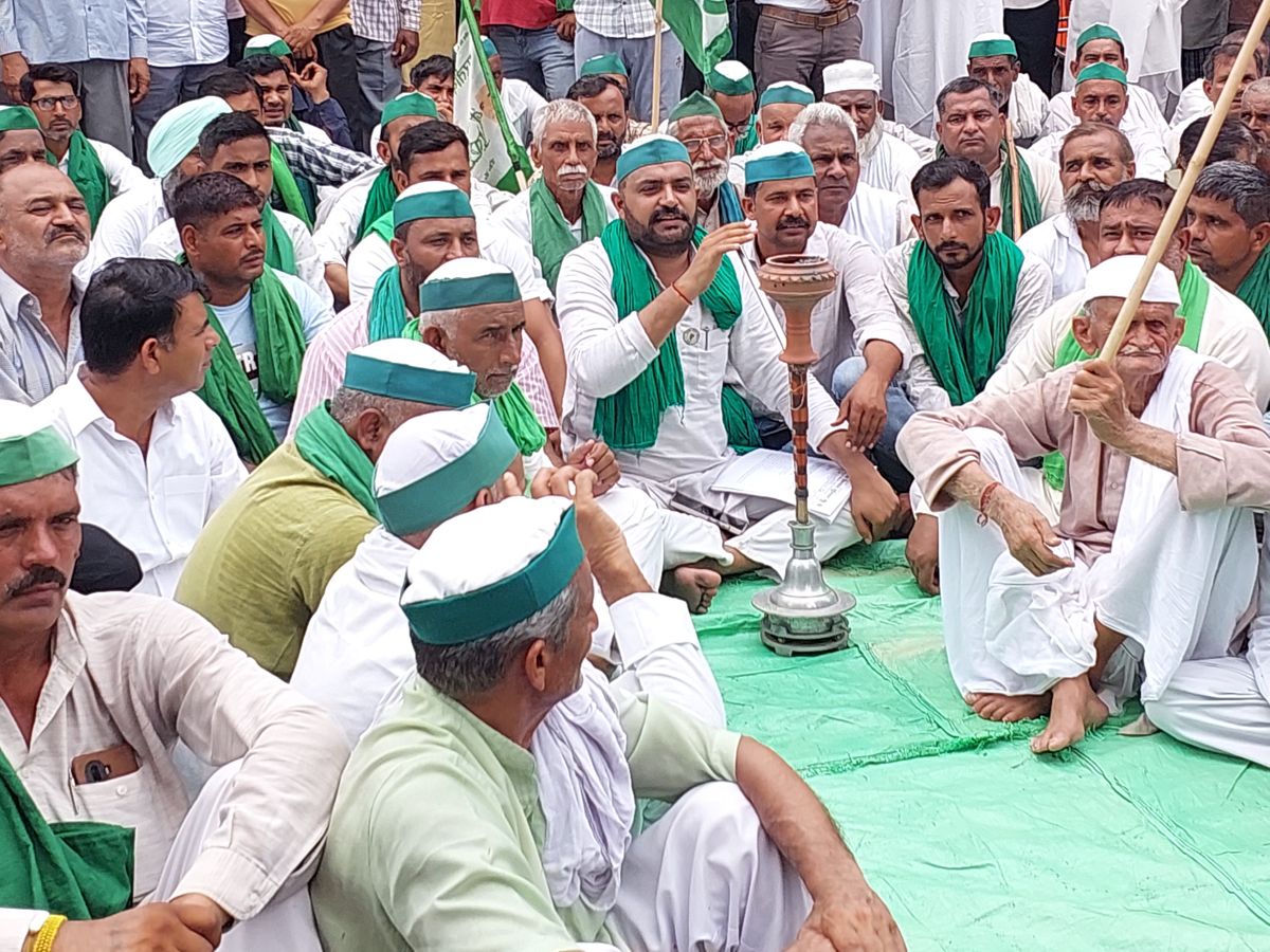 किसान यूनियन ने कमिश्नर कार्यालय का किया घेराव