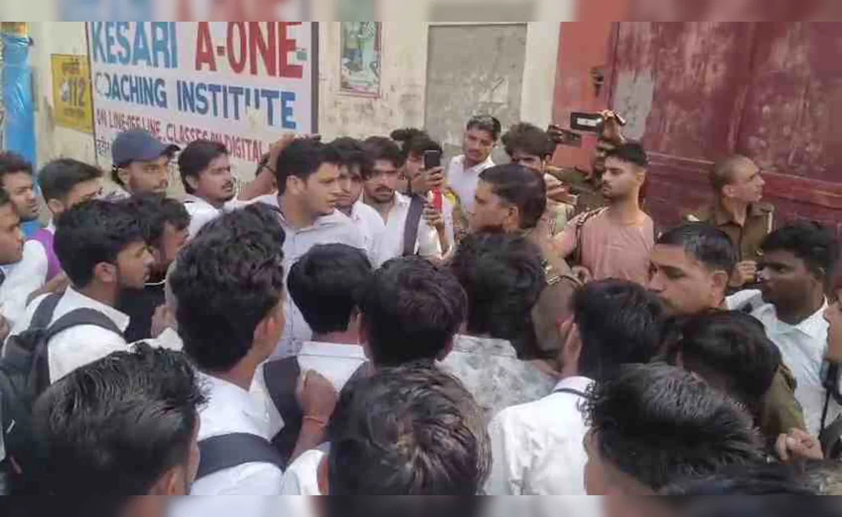 मुजफ्फरनगर के डीएवी कॉलेज में खुद को आग लगाकर दौड़ा छात्र, हालत नाजुक