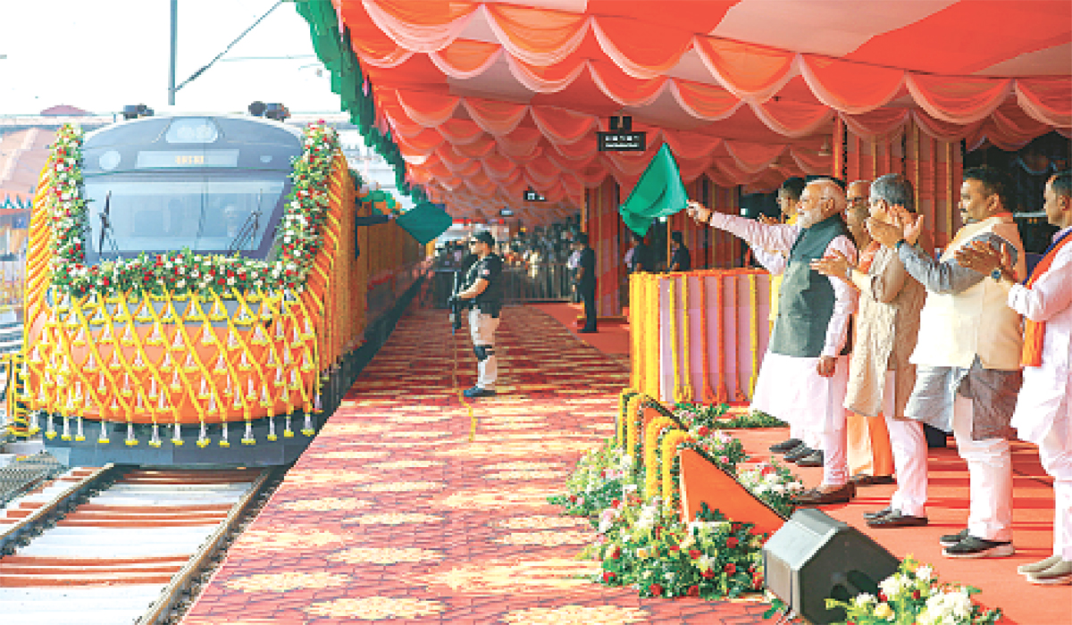 भारतीय रेलवे की अगली पीढ़ी की नींव तैयार  कर रही हैं वंदे भारत ट्रेन : पीएम मोदी