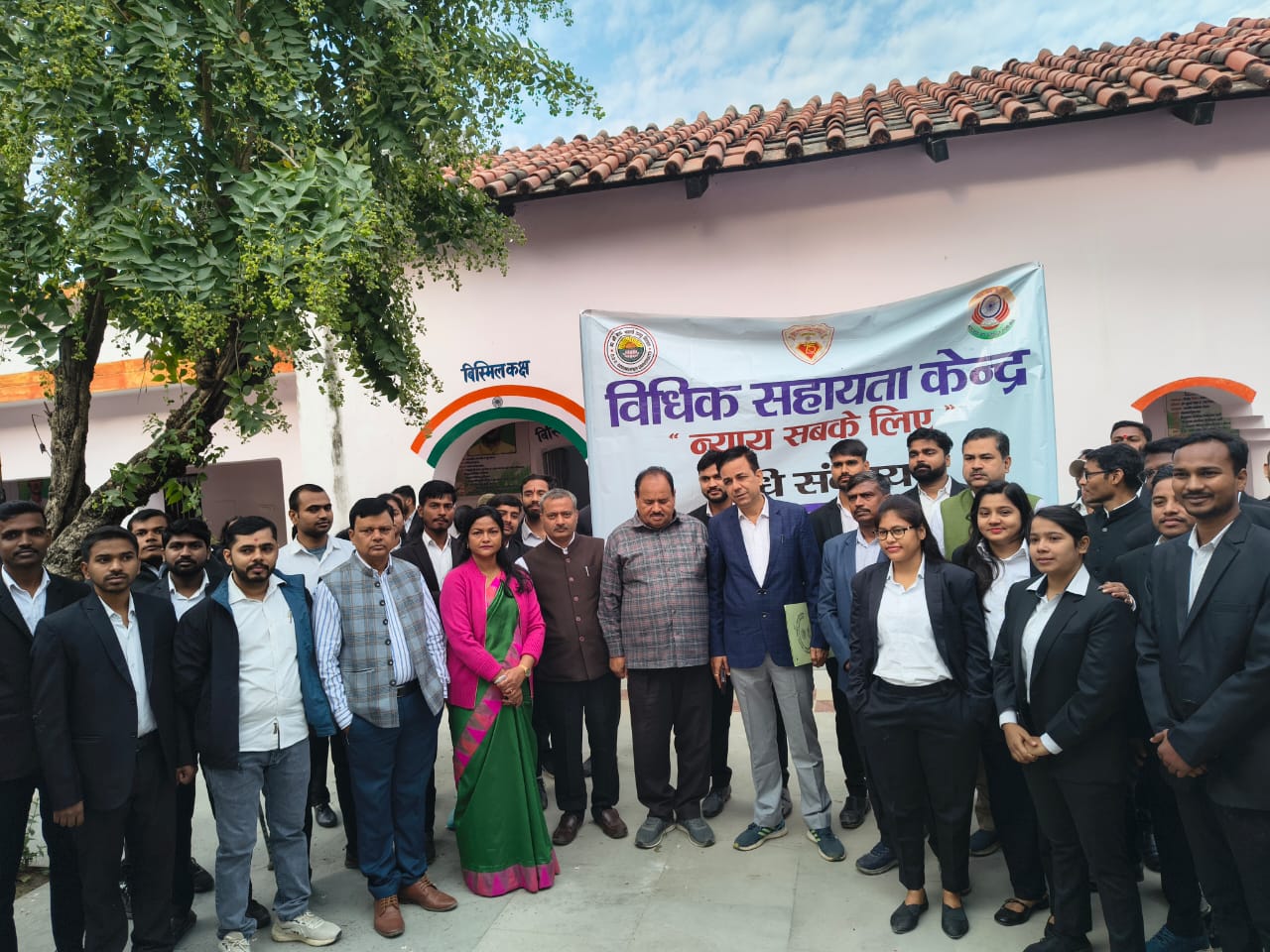 सुभारती लॉ कॉलेज के विद्यार्थियों ने किया जिला कारागार का भ्रमण