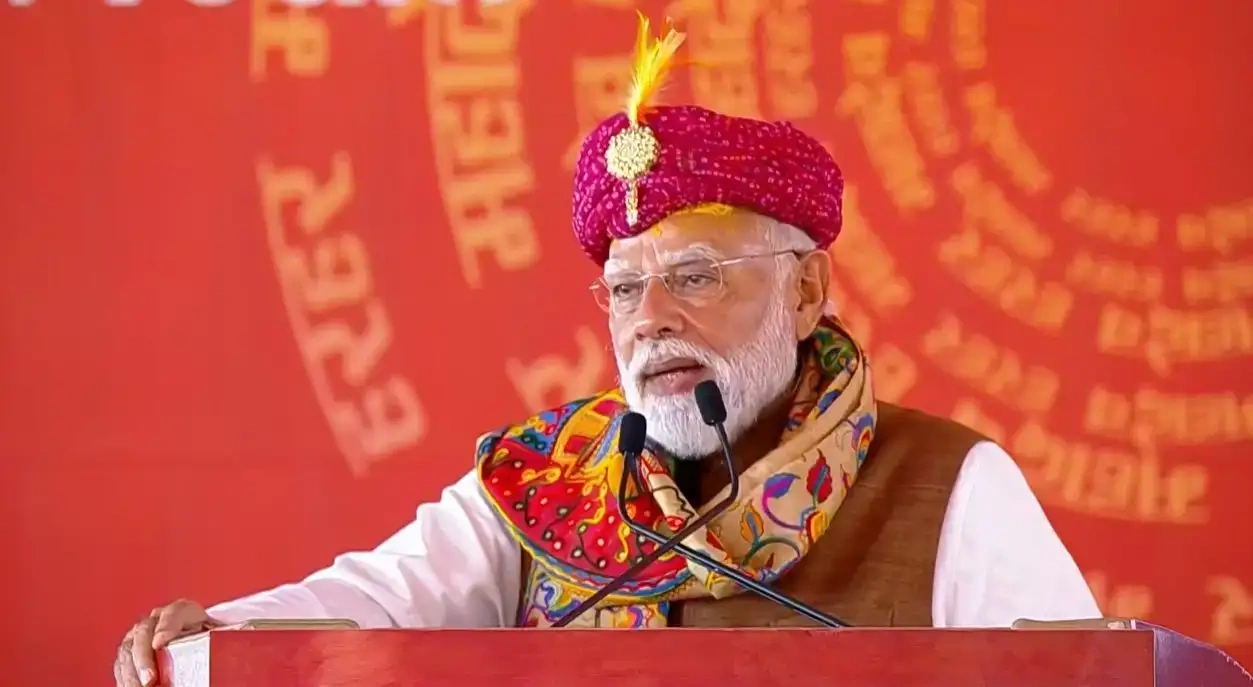 <img class="hot" src="img/hot.png" />दुनिया की कोई ताकत हमें झुका नहीं सकती : पीएम मोदी