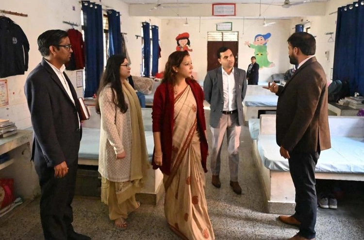 जिलाधिकारी ने जवाहर नवोदय विद्यालय सरफाबाद का किया निरीक्षण