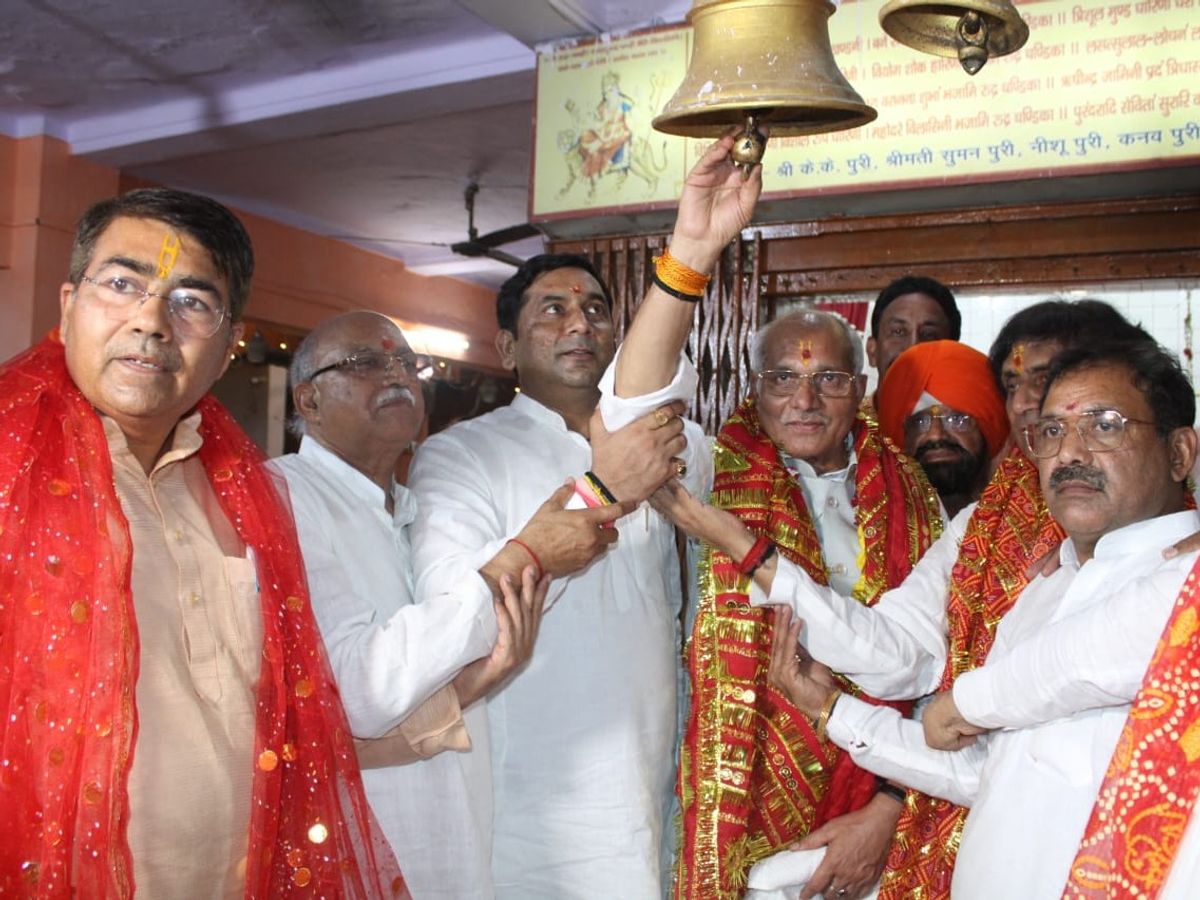 सुरेन्द्र बुद्धिराजा के भजनों से हुआ नौचंदी मेले का आगाज