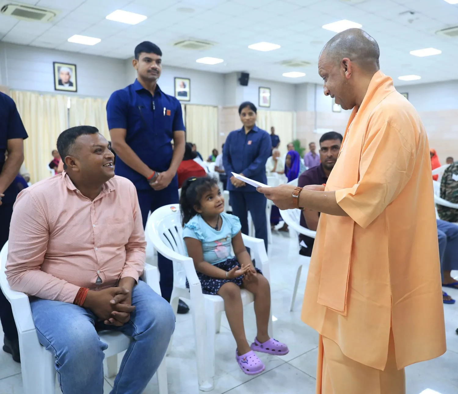 स्कूल जाना चाहती हूं, आप मेरा एडमिशन करवा दीजिए
