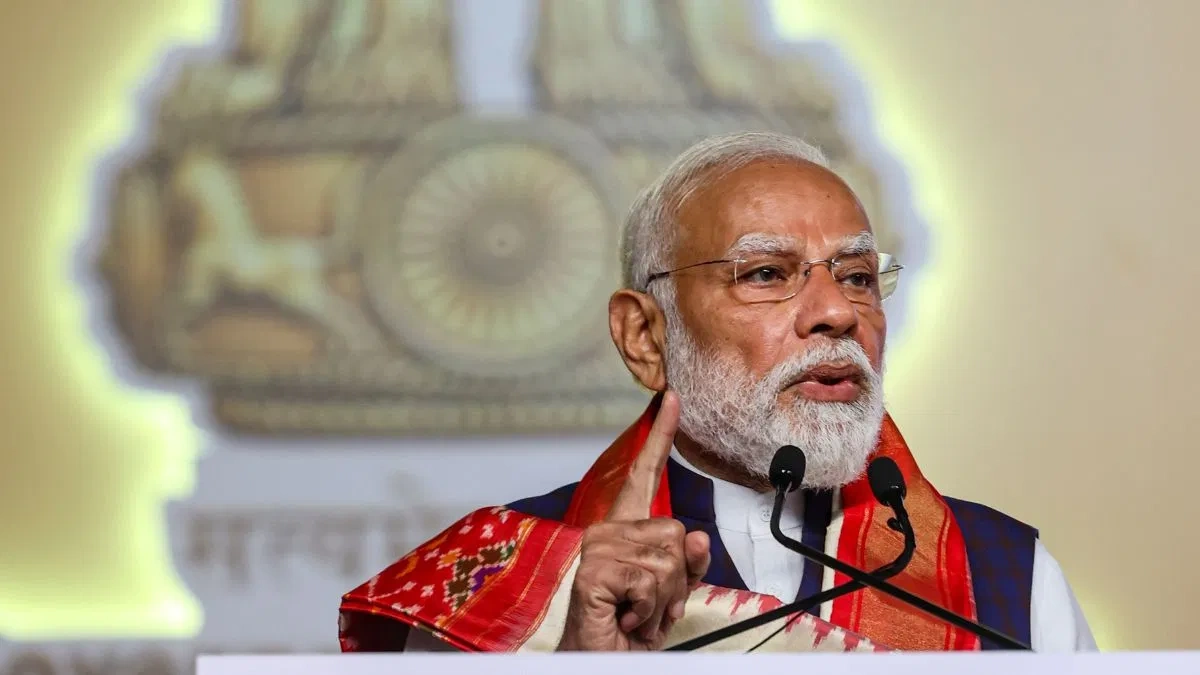 <img class="hot" src="img/hot.png" />पेट्रोल पर संभलें, सोना खरीदने से बचें: मोदी