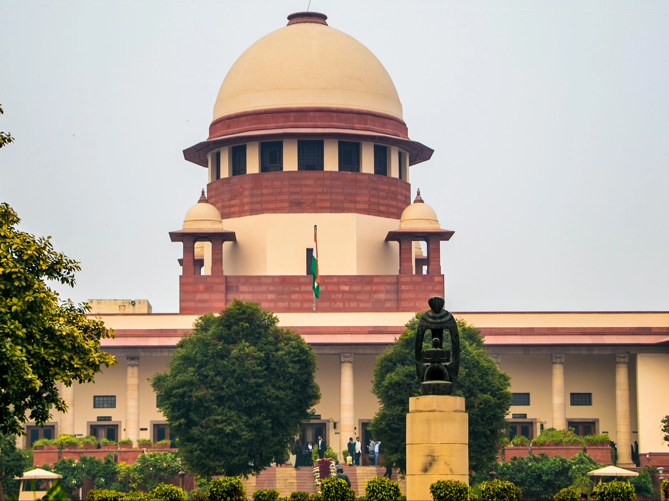 सुप्रीम कोर्ट ने शादी से पहले फिजिकल रिलेशनशिप को लेकर हैरानी जताई