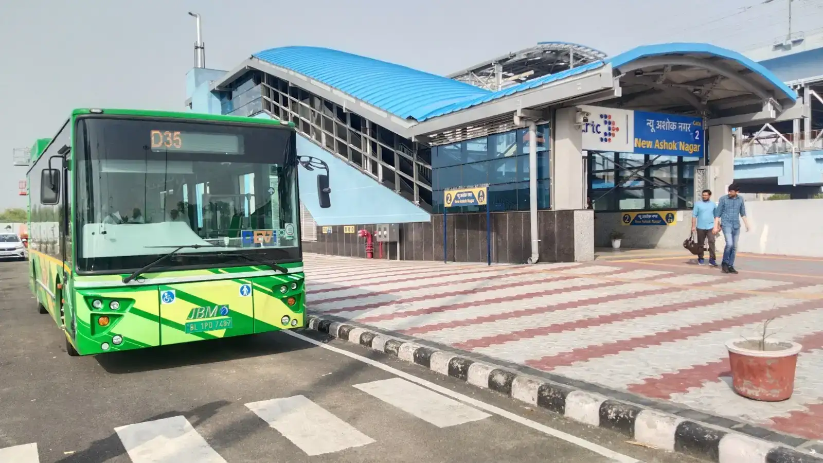 दिल्ली सेक्शन में नमो भारत स्टेशनों पर लास्ट माइल कनेक्टिविटी प्रदान कर रहीं इलेक्ट्रिक एसी बसें, न्यू अशोक नगर और आनंद विहार नमो भारत स्टेशन पर है स्टॉप