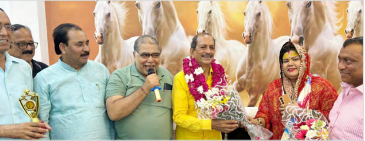 नीरज चोपड़ा ने हंगेरियन महिला की नहीं मानी बात... तिरंगा नहीं बाजू पर दी ये सौगात