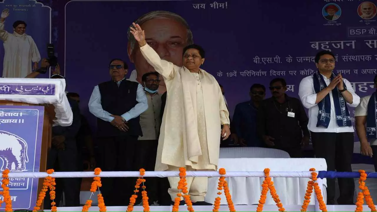 बसपा सरकार बनने पर सभी कानूनों को बदल देंगे : मायावती