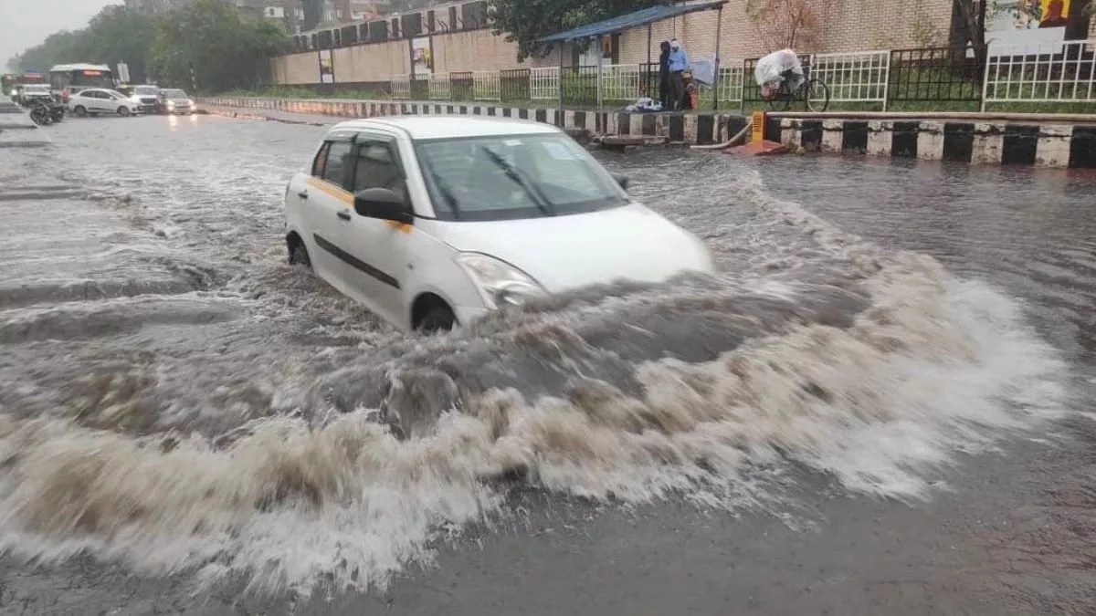 NCR में मौसम ने फिर बदला रुख, नोएडा गाज़ियाबाद में तेज बारिश से मिली राहत