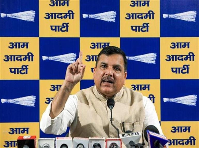 <img class="hot" src="img/hot.png" />सांसदों के विलय पर कानूनी लड़ाई के संकेत, संजय सिंह ने खुले तौर पर दी चेतावनी