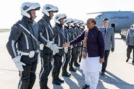 जर्मन वायुसेना के विशेष विमान से बर्लिन पहुंचे राजनाथ सिंह