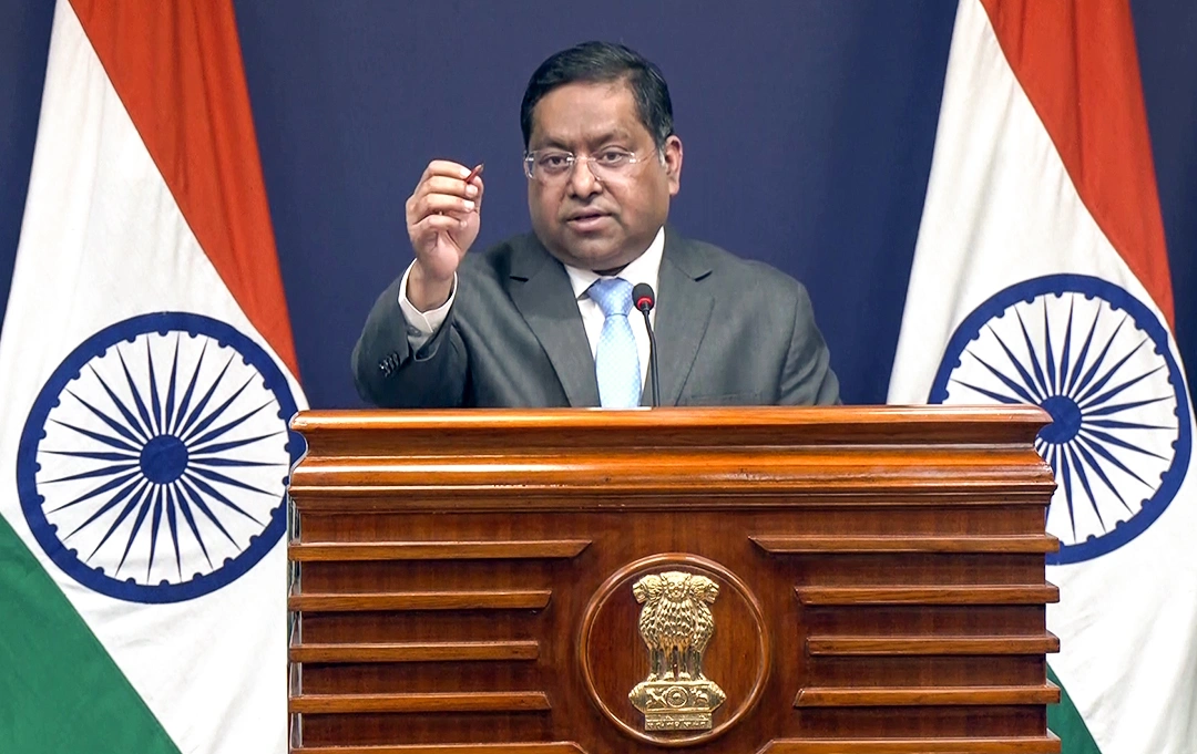 बांग्लादेश हिंसा पर भारत की दो टूक : अल्पसंख्यकों का उत्पीड़न निंदनीय, खतरे में सुरक्षा