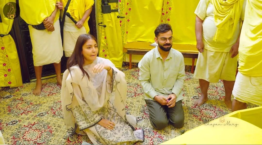 टेस्ट क्रिकेट से संन्यास लेने के बाद प्रेमानंद महाराज से आशीर्वाद लेने पहुंचे विराट कोहली